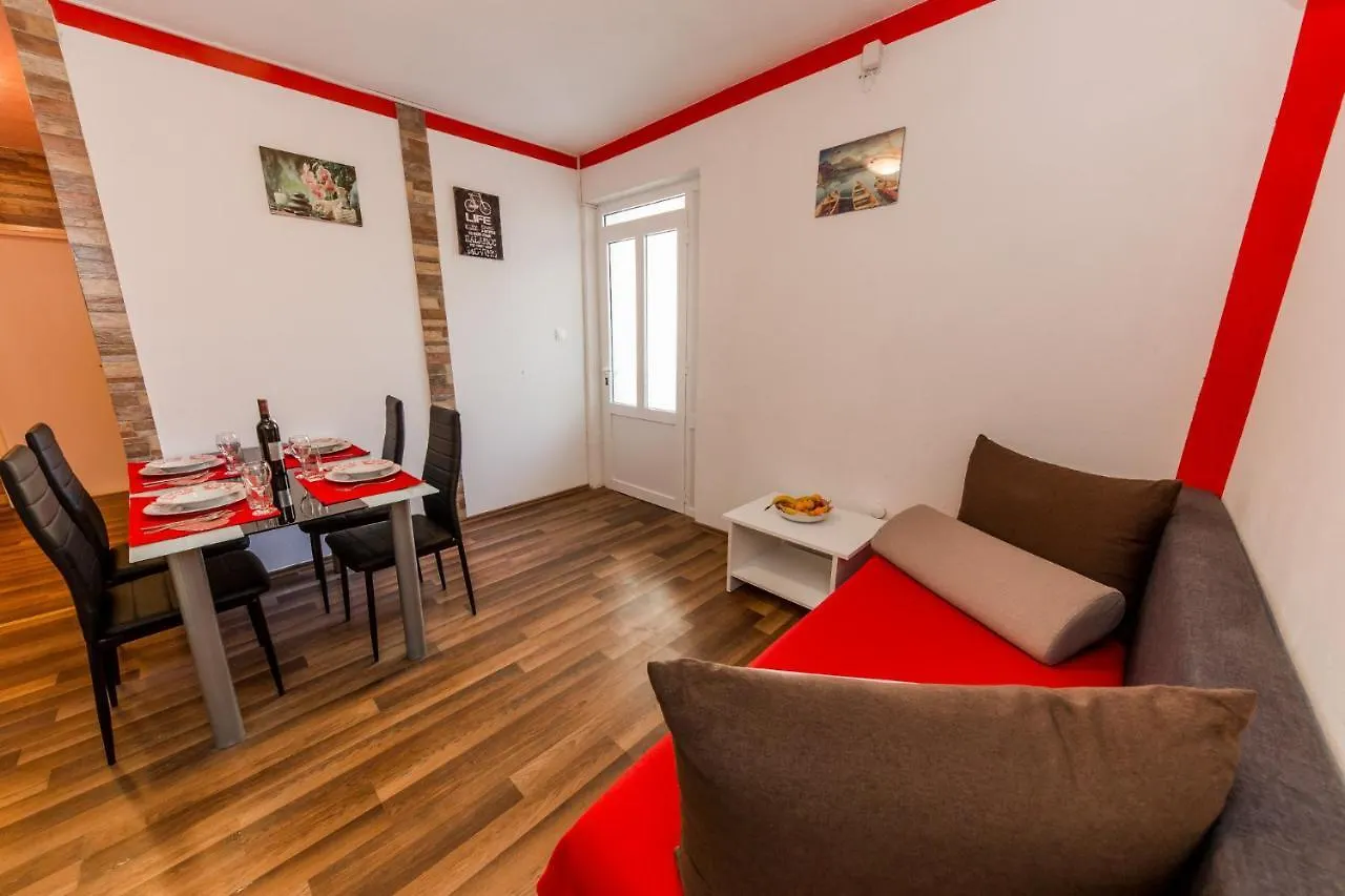 Apartments Vukman Trogir 0*,