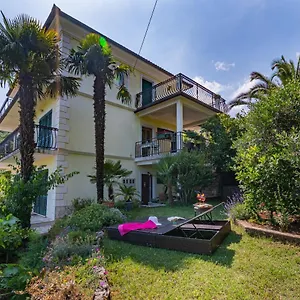 https://apartment-lovran-7837a.primorje-gorskikotar.com