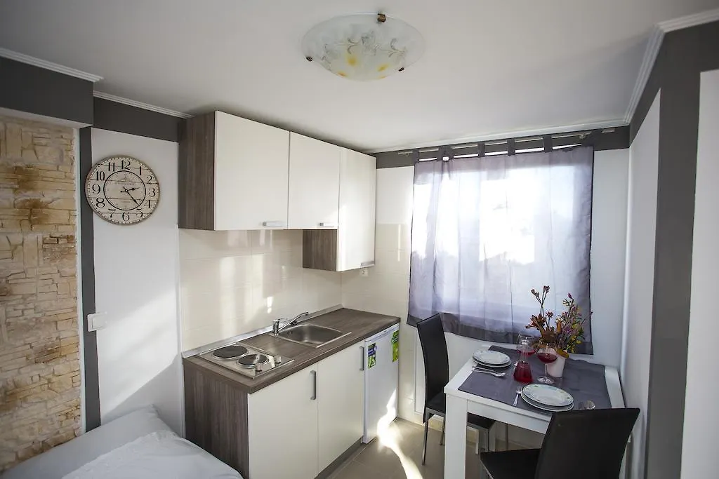 Apartments Vukman Trogir 0*,