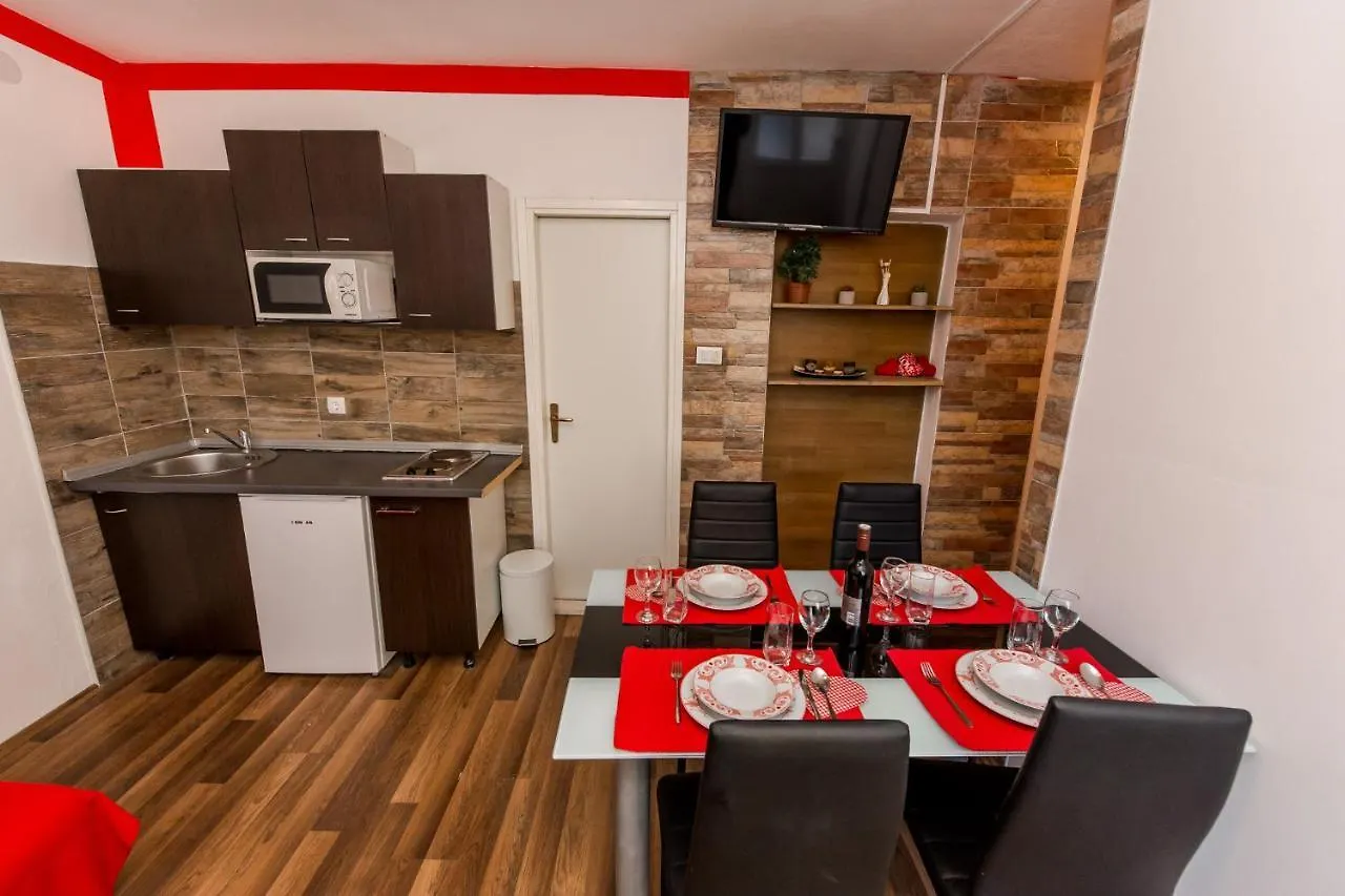 Apartments Vukman Trogir 0*,