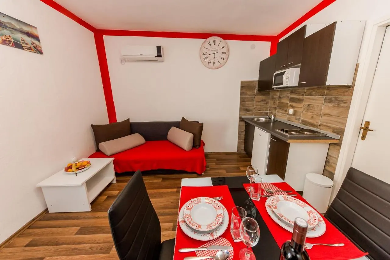 Apartments Vukman Trogir 0*,